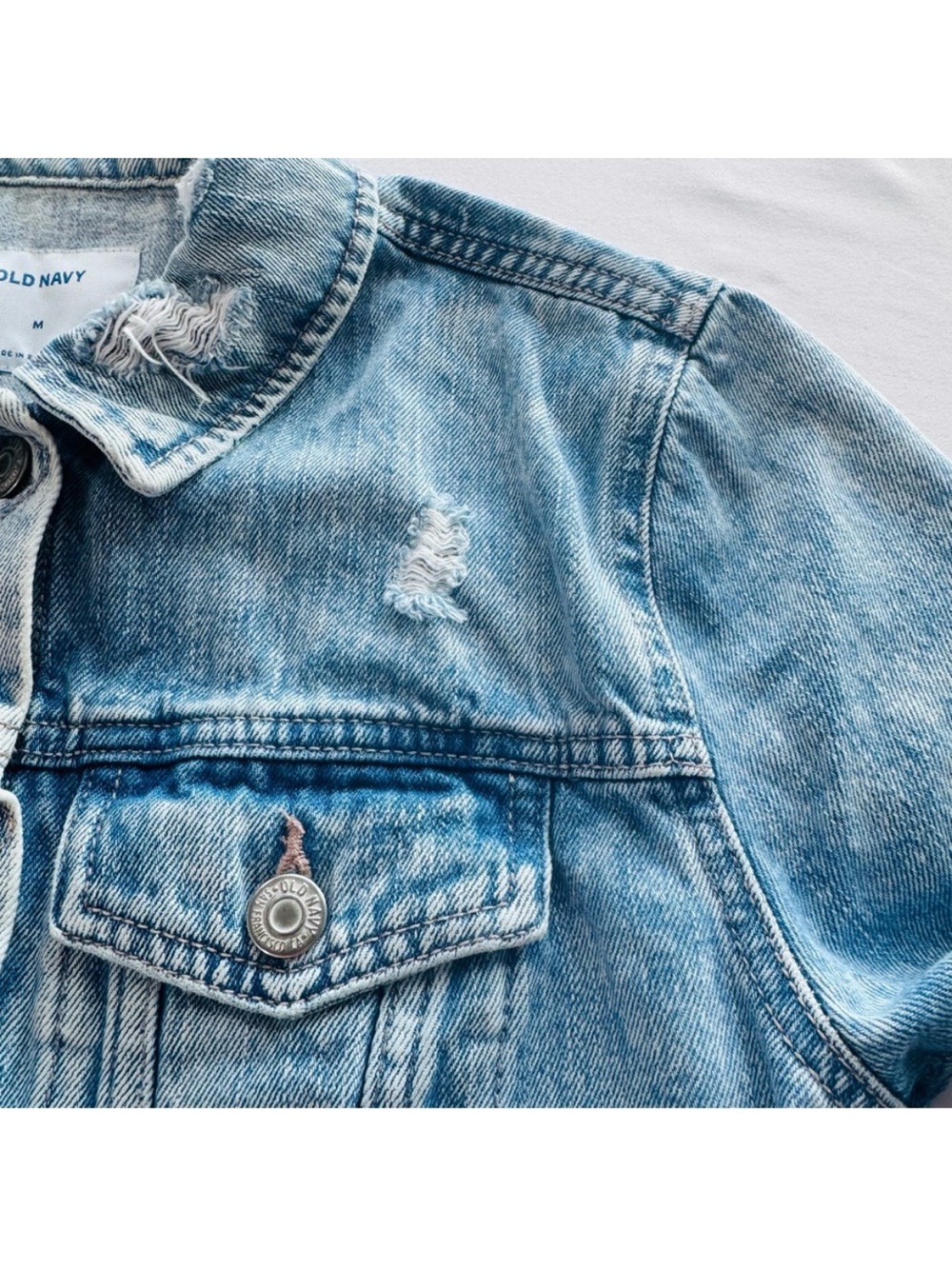 Old Navy Medium Wash Distressed Denim Jacket Size Medium - Picture 7 of 9